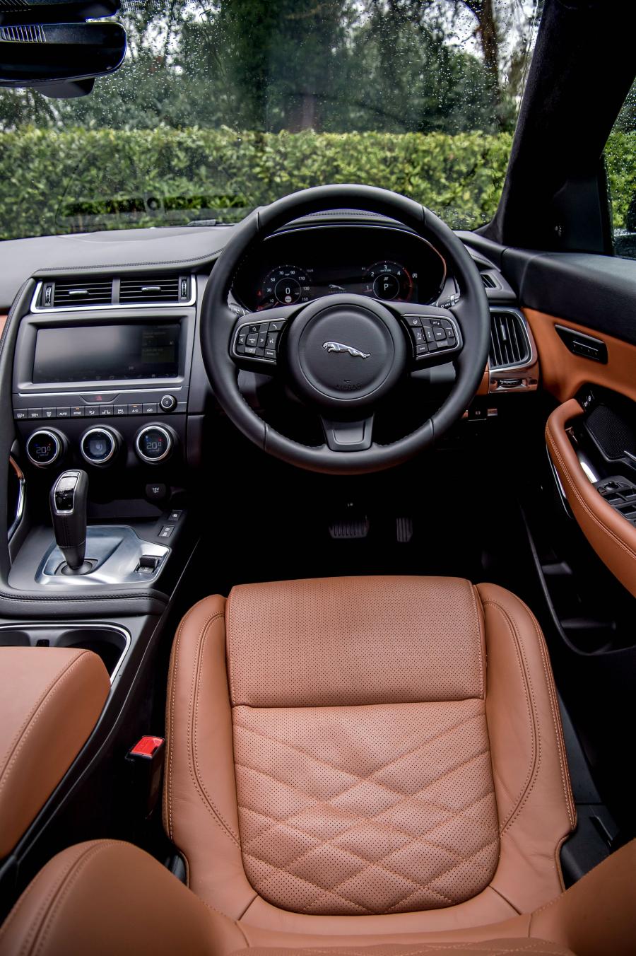 Панель приборов Jaguar E-Pace D180 AWD SE 2018 года  (UK) (фото 20 из 32)